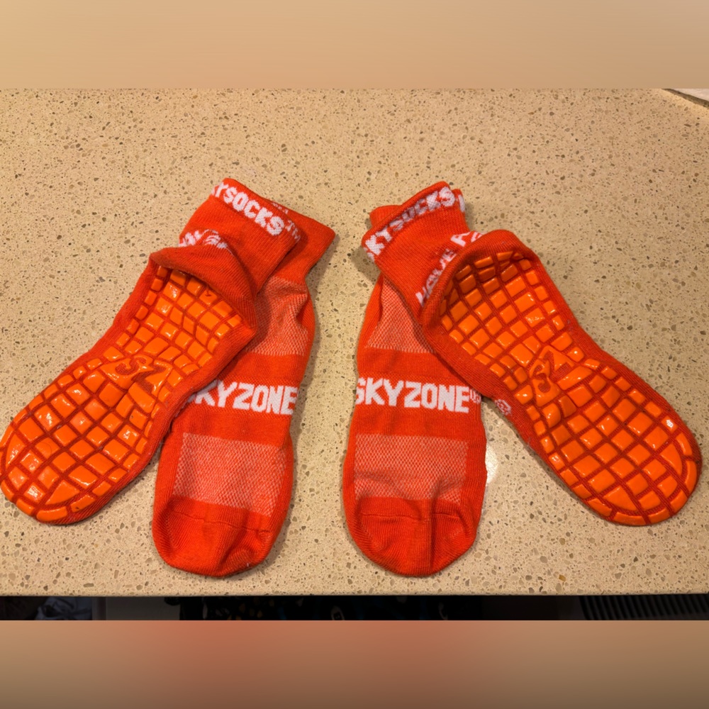 2 pairs Skyzone trampoline socks